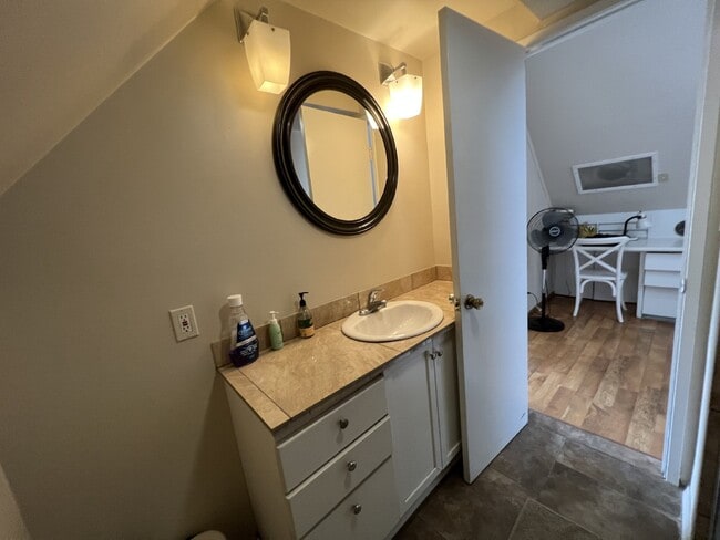 Photo - Private Furnished Bedroom for Rent – Near SDSU

Comfortable and fully furnished private bedroom a... Unidad Room 5