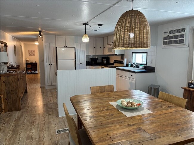 Photo - 231 W Lake Dr