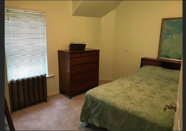 Photo - 178 Evanson St