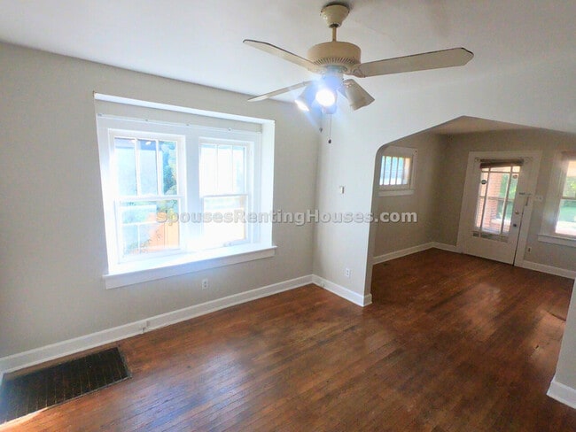 Photo - 1427-1429 N Gladstone Ave