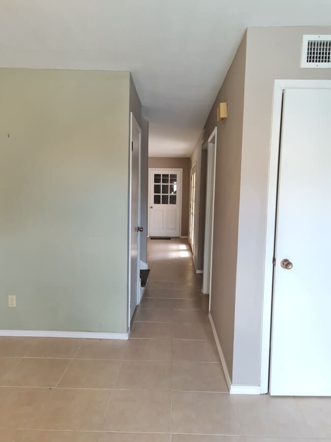 Photo - 2402 N Ed Carey Dr