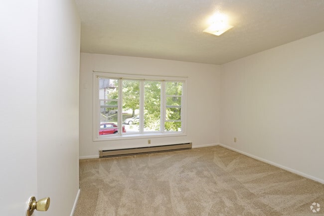 2BR Town Home - Bedroom