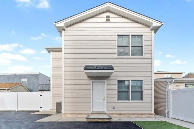 Building Photo - 6717 Madison St