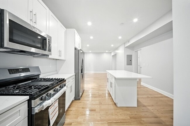 Building Photo - 155 Wellington Hill St Unit 3 Rental