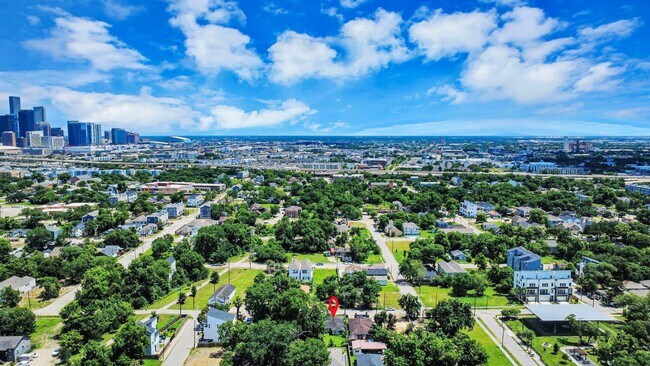 Photo - 3214 Tuam St