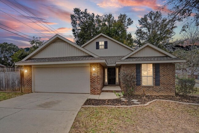 Building Photo - HEART OF DAPHNE!