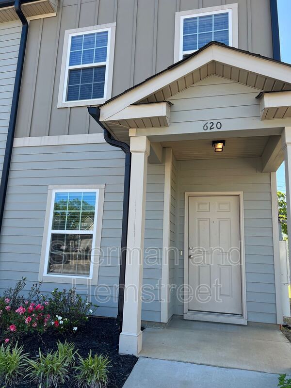 Photo - 620 Dobhill Ln