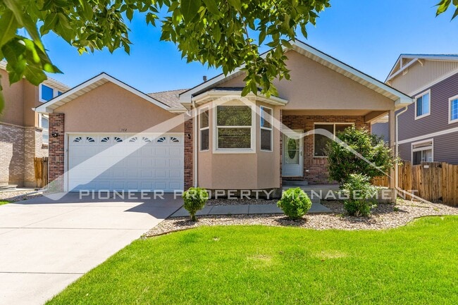Building Photo - Spacious Home with Central AC and Washer/D...