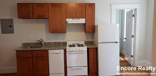 Building Photo - 1615 Commonwealth Ave Unit 33