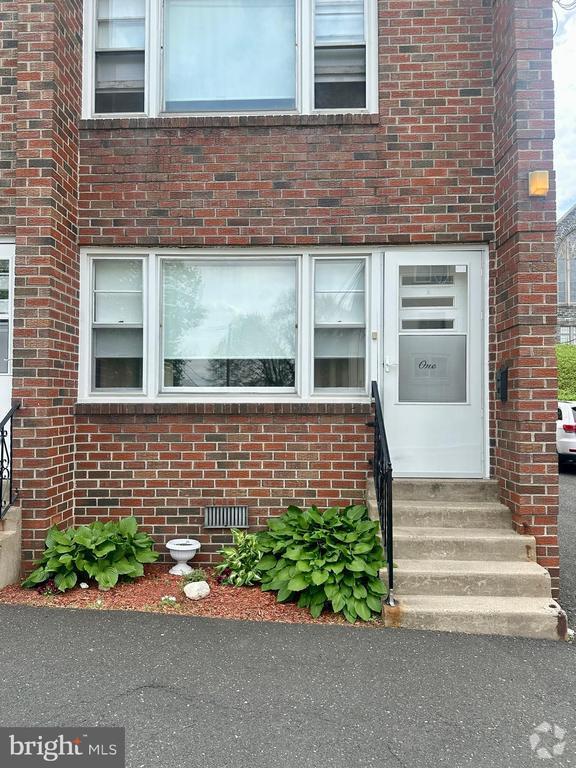 Building Photo - 117 Elm Ave Unit 1 Rental