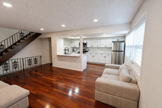 Photo - 1204 W Inverrary Ln Unit -