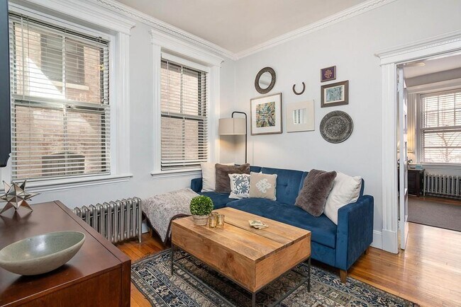 Building Photo - 70 Phillips St Unit 1 Rental