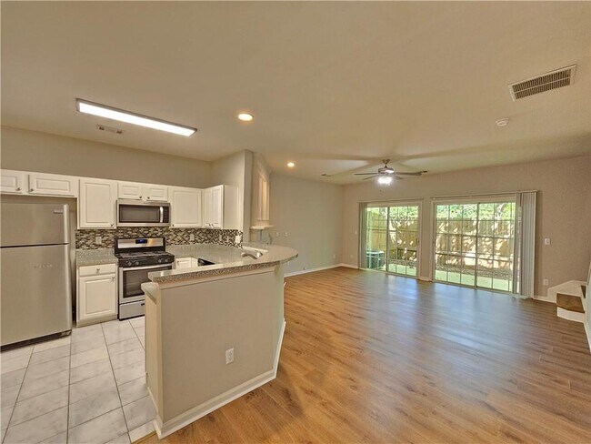 1999 Hailston Dr NW
