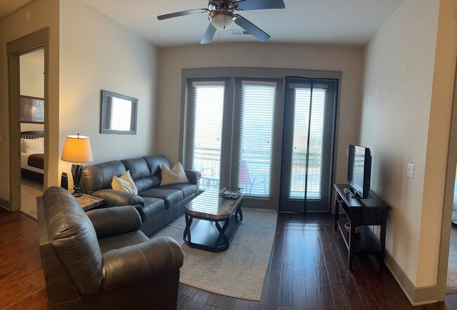 Building Photo - 6000 Carnegie Blvd Unit ID1344165P