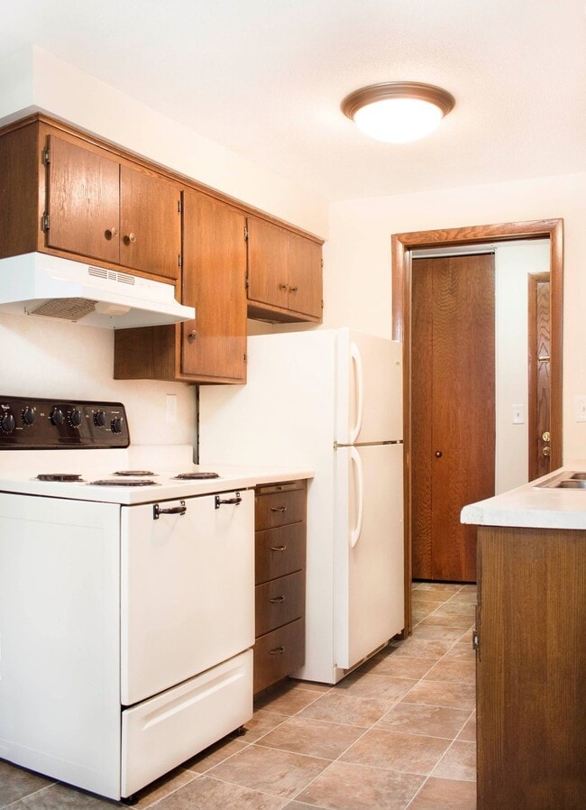 Photo - Glenbrook Apts.