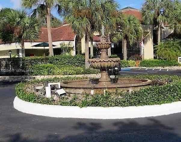 1715 Village Blvd Unidad 107
