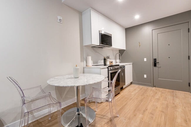 Photo - 742 Rue William Unit FL1-ID1254788P