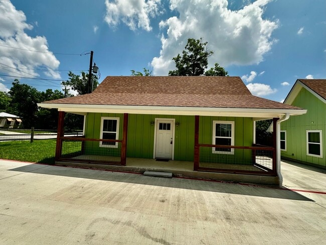 Photo - 1 Bedroom Riverside Bungalow