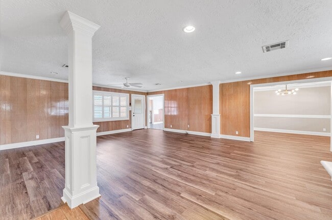 Photo - 6327 Wynnwood Ln