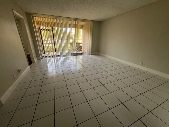 11552 NW 39th St Unit 11552