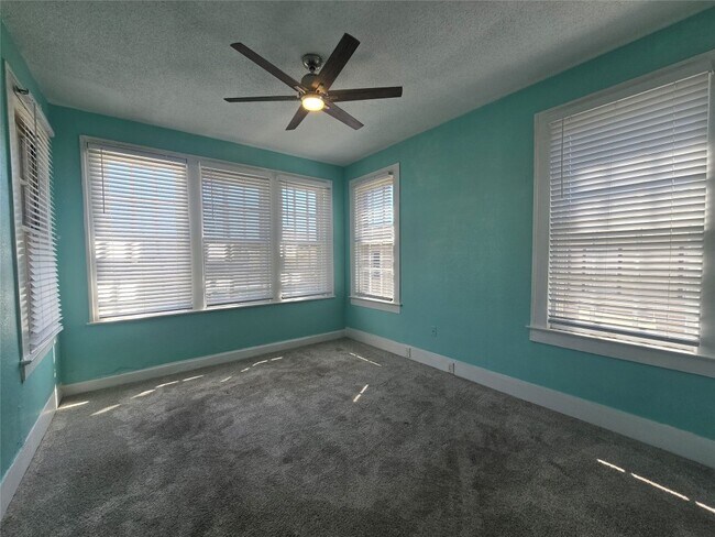 Photo - 725 Broadway Avenue J Unit 3