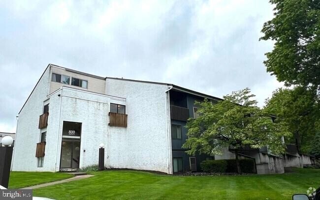Building Photo - 800 Stratford Dr Unit 22 Rental