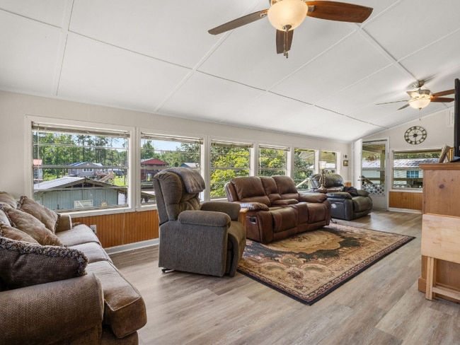 Photo - 209 Harris Dr