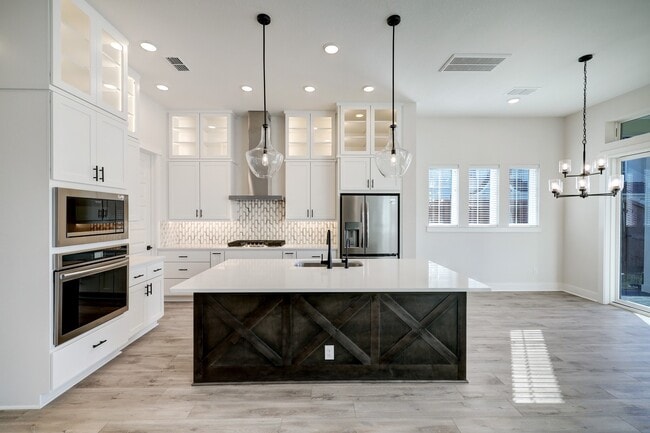 Photo - 3105 Somerset Levens Ln