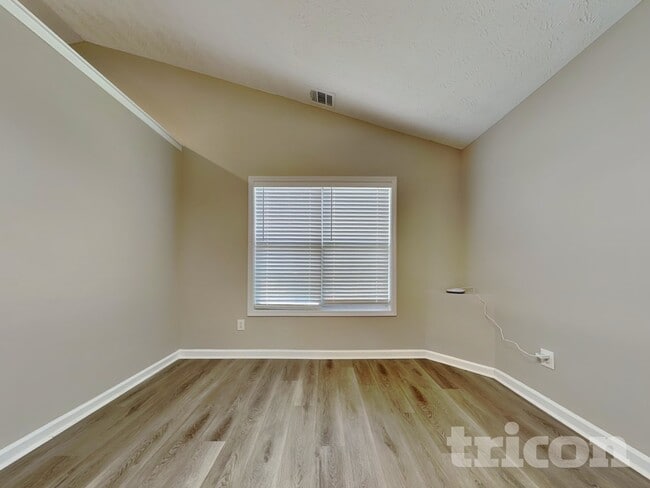 Photo - 205 Syracuse Ln