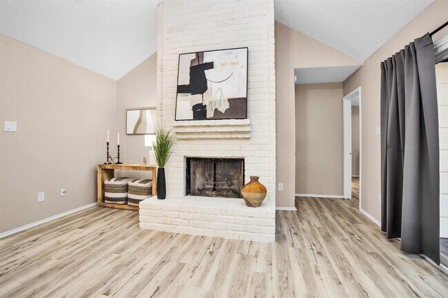 Photo - 6 Spurwood Ct