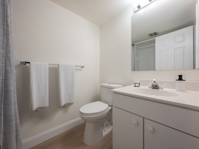 Photo - College Arms Apartments