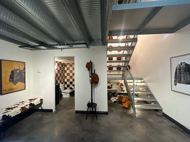 Photo - 10303-10107 107 St NW Unit SI ID1308630P