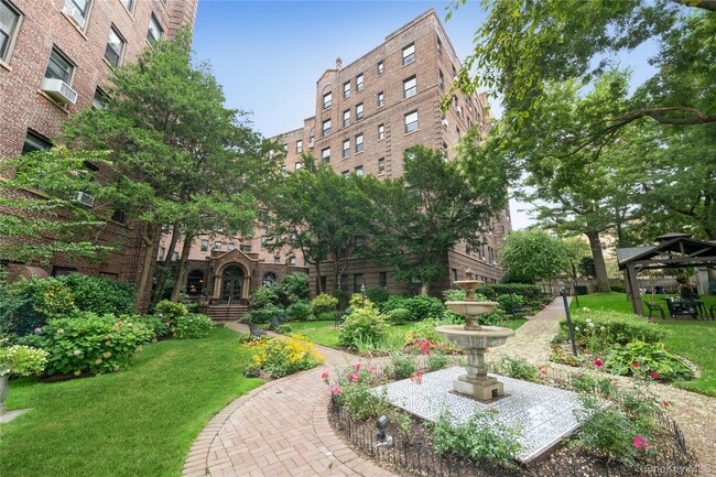 Photo - 8 Barstow Rd Unit 2B