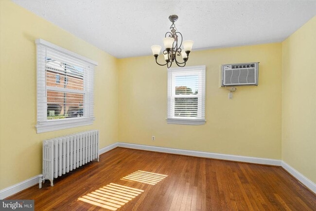 Photo - 8422 Radford Ave