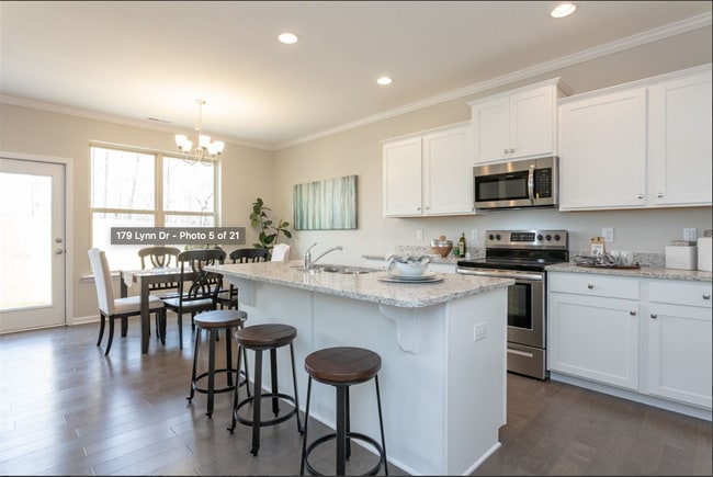 Photo - 179 Lynn Dr