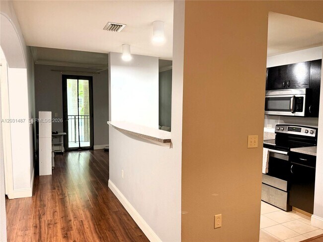 Photo - 533 NE 3rd Ave Unit 313