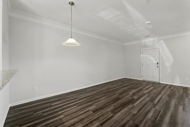 Photo - 342 Silverdrop St