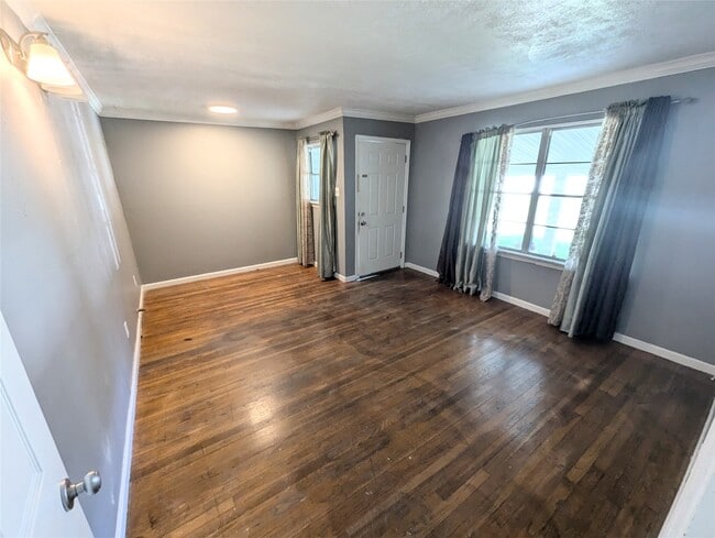 Photo - 2306 Garvey Dr