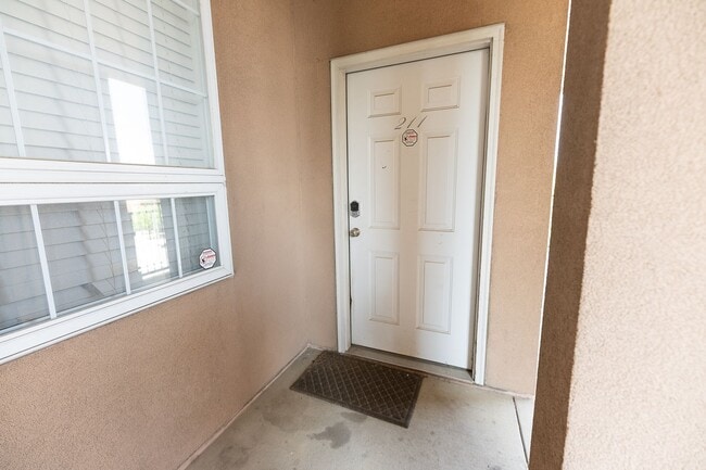 Photo - Spacious 2BR Apartment in the Heart of Downtown with Private Garage Parking