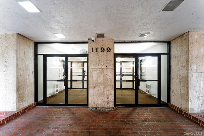 Photo - 1199 E 53rd St Unit 4Z