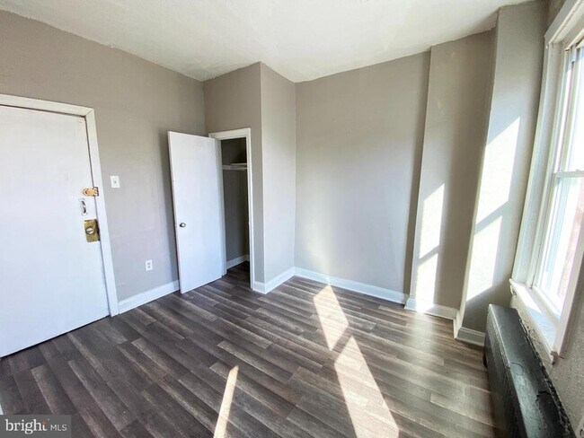 Building Photo - 2930 Frankford Ave Rental