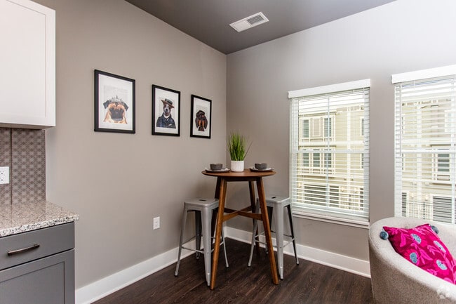1BR, 1BA - 636-914 SF