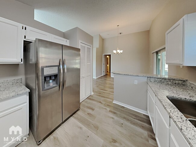 Photo - 915 River Wind Ave