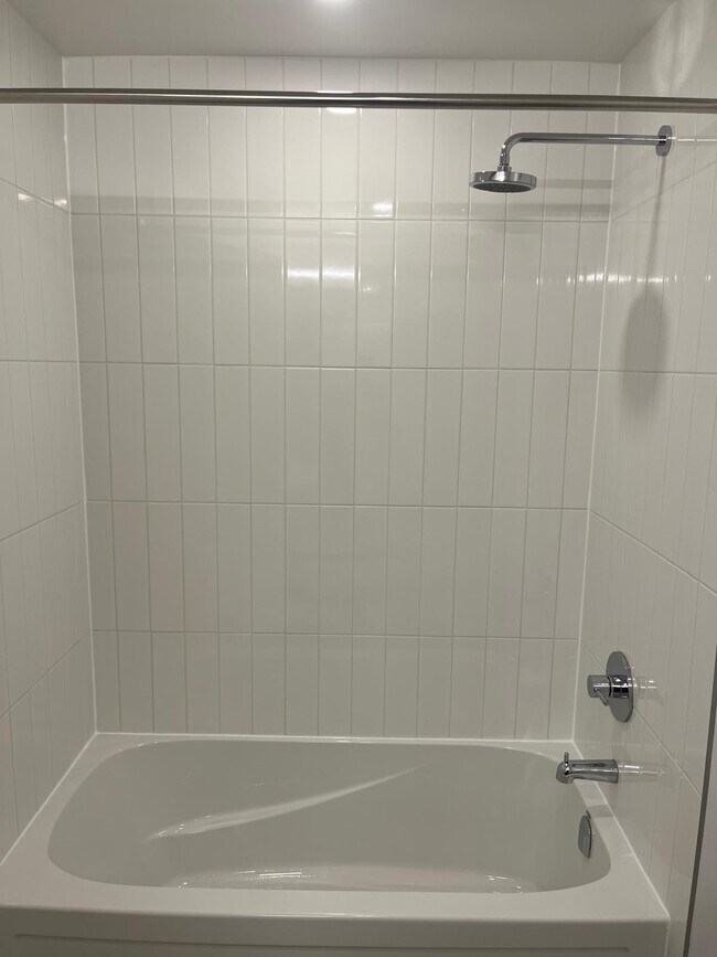 Building Photo - 20 All Nations Dr Unit 422