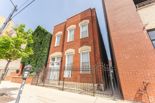 Building Photo - 2146 W Chicago Ave Unit 1R Rental