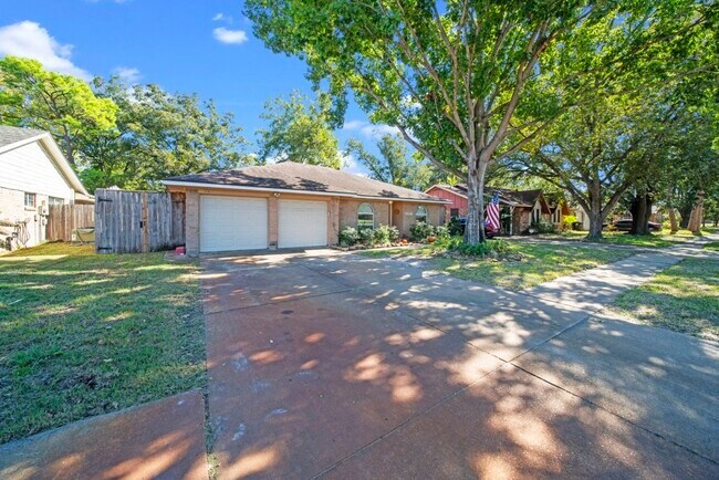 Photo - 8606 Twisting Vine Ln