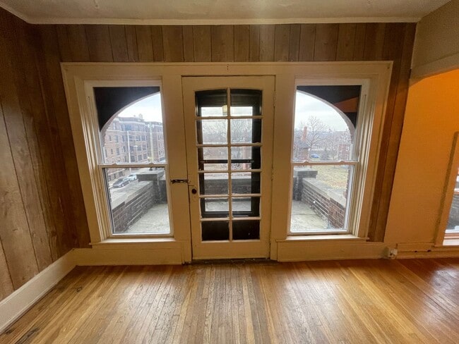 Photo - 2 BEDROOM LOCATED IN THE HEART OF THE ART DISTRICT! Unit 6