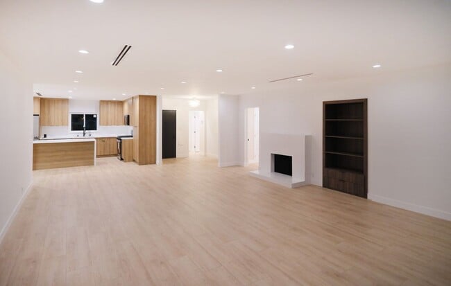 Photo - 415 Amherst Dr