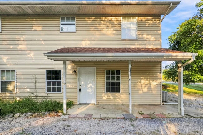 Building Photo - 300 Cross Creek Rd Unit 4