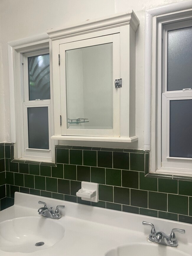 Photo - 432 S Spalding Dr